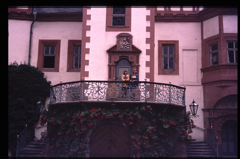 07.Weilburg jul 1975 Brigitte,Marion.JPG